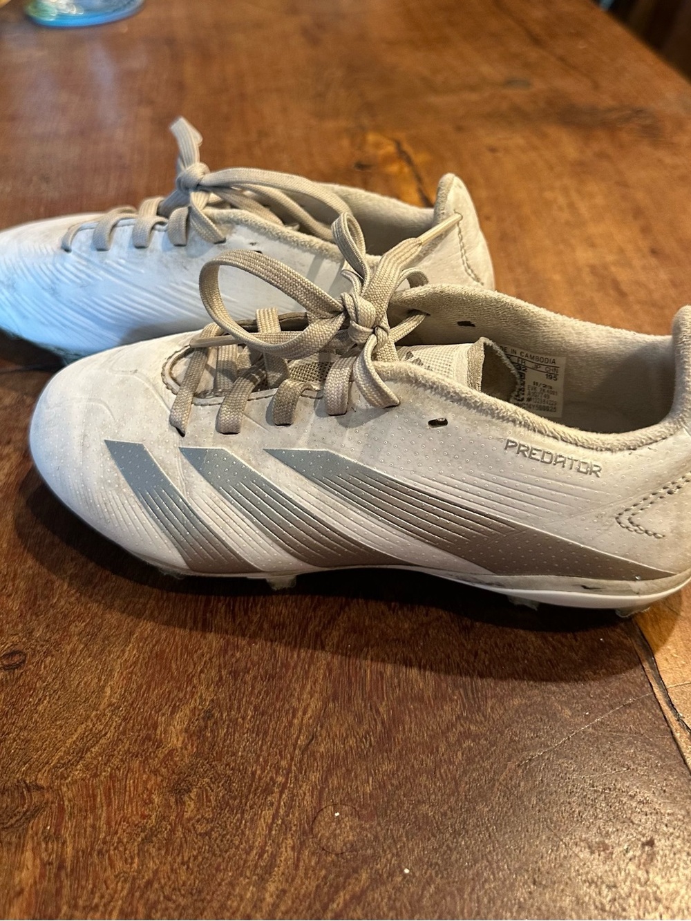 adidas Kids Sz 1 Predator Soccer Cleats - White and Light Gray